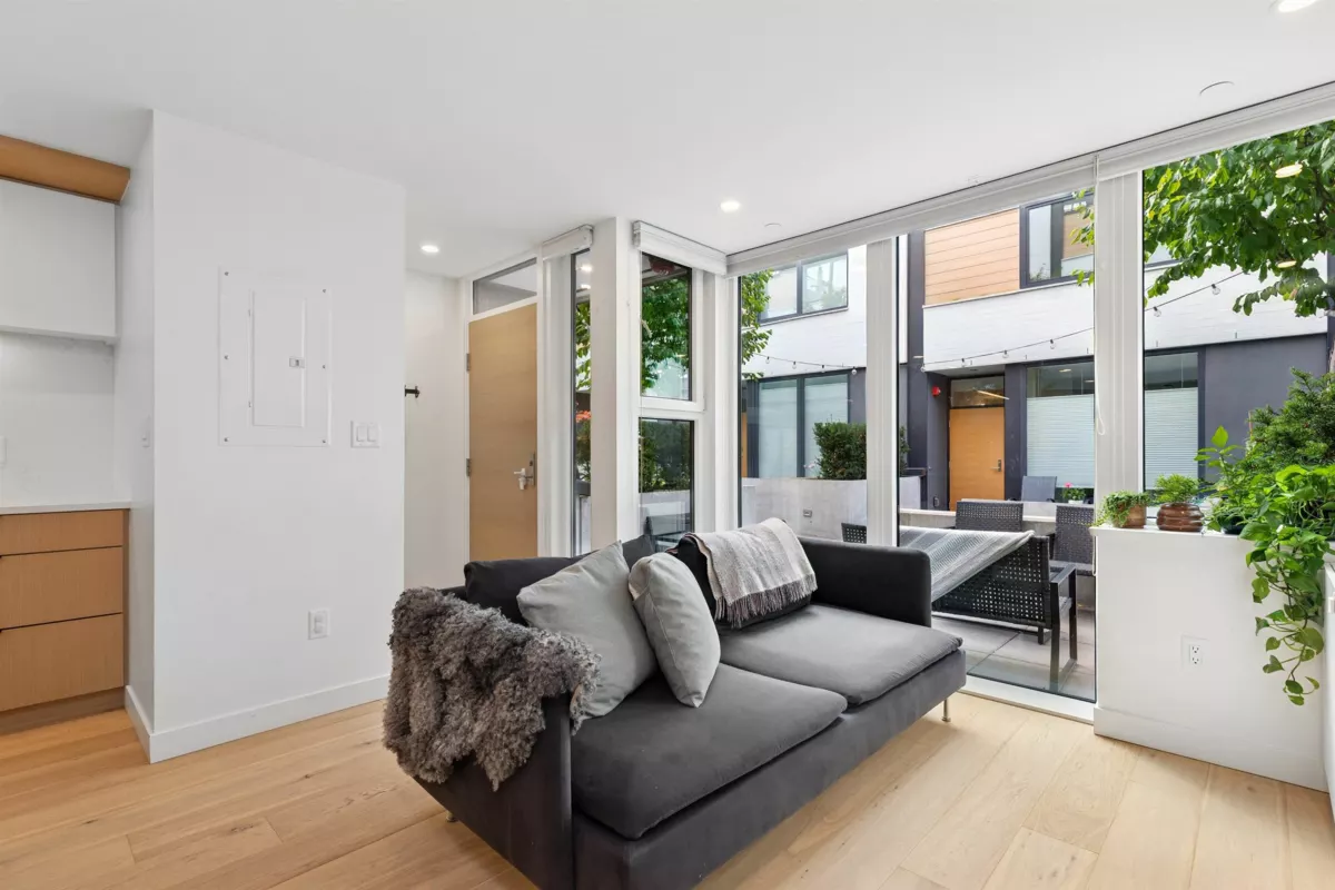 Breakfast Nook Photo of 106 649 E 3rd Street, North Vancouver, BC