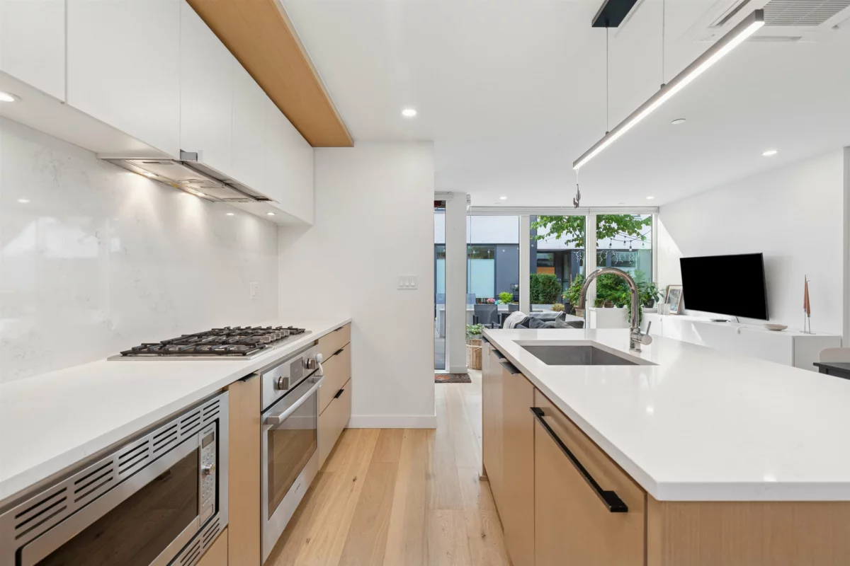 Primary Bedroom Photo of 106 649 E 3rd Street, North Vancouver, BC