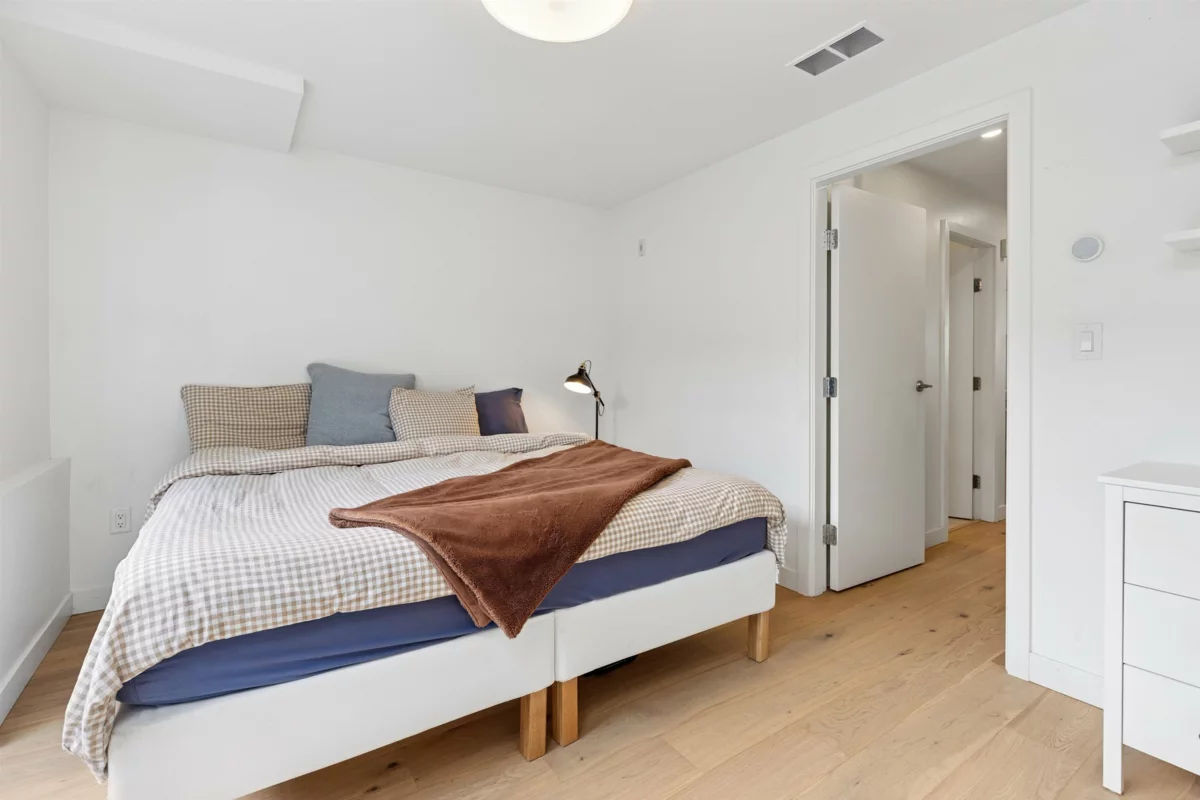 Walk-In Closet Photo of 106 649 E 3rd Street, North Vancouver, BC