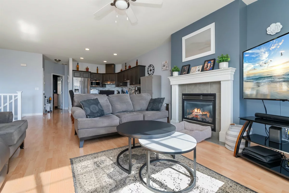 Kitchen Island Photo of 70 8590 Sunrise Drive, Chilliwack, BC