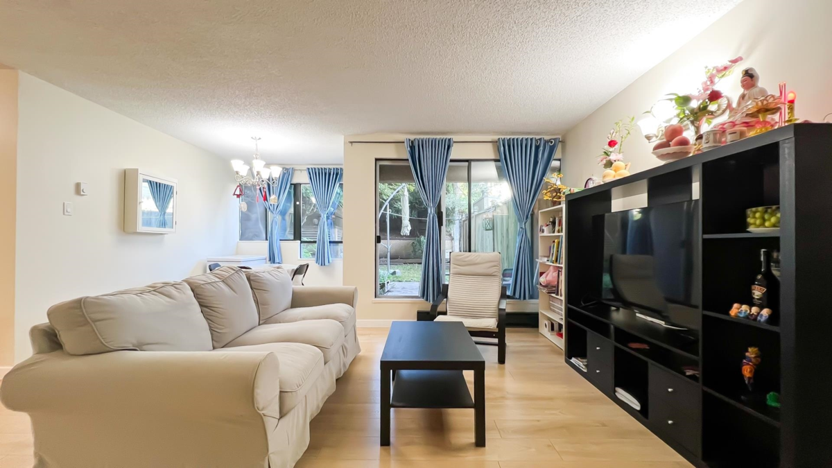 Kitchen Photo of L2 1026 Queens Avenue, New Westminster, BC