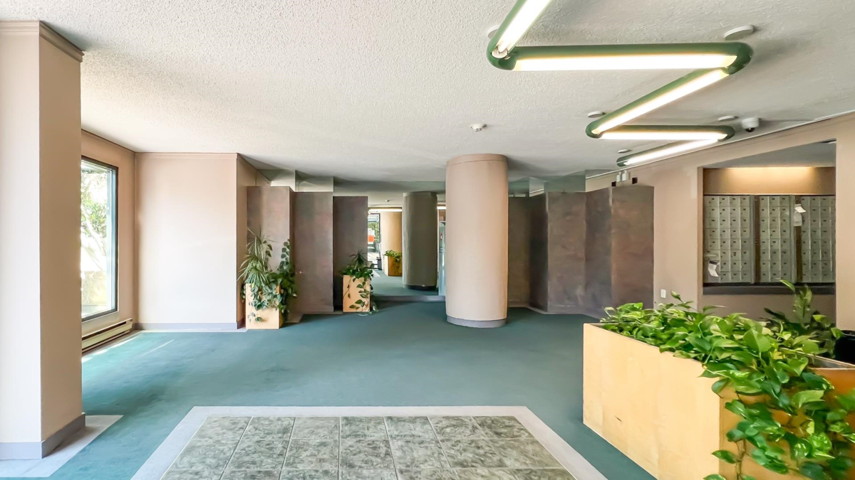 Living Room Photo of L2 1026 Queens Avenue, New Westminster, BC