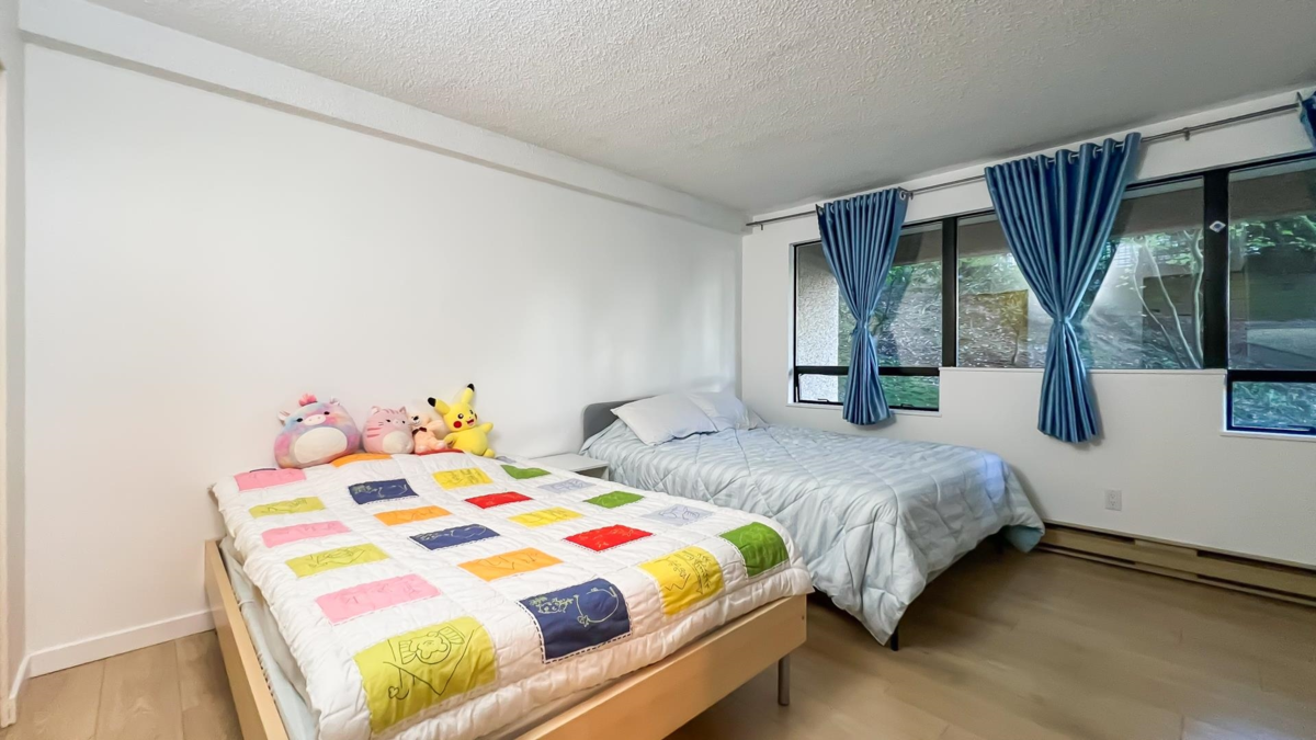 Walk-In Closet Photo of L2 1026 Queens Avenue, New Westminster, BC