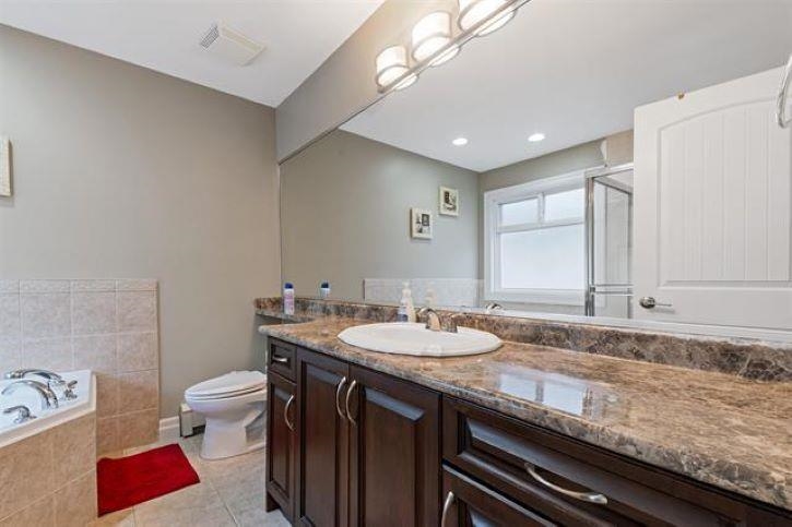 Entry Foyer Photo of 14681 78 Avenue, Surrey, BC