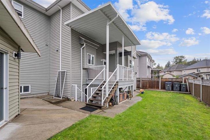 Front Yard Photo of 14681 78 Avenue, Surrey, BC