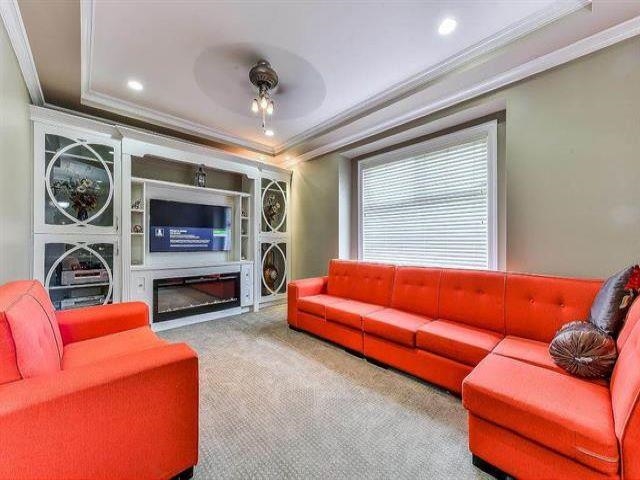 Kitchen Island Photo of 14681 78 Avenue, Surrey, BC