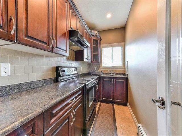 Kitchen Photo of 14681 78 Avenue, Surrey, BC
