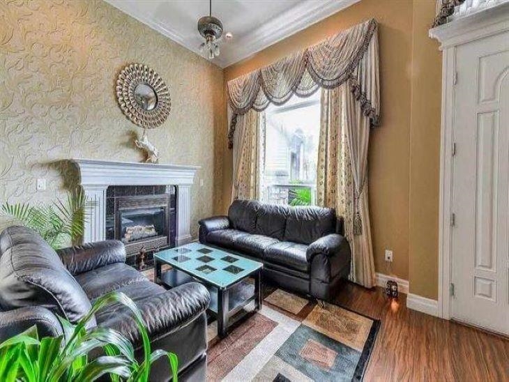 Living Room Photo of 14681 78 Avenue, Surrey, BC