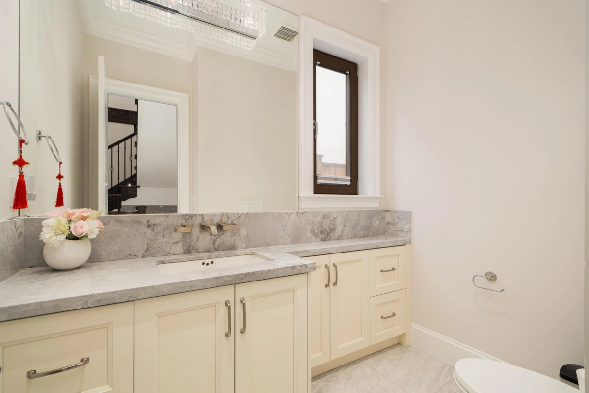 Bedroom 4 Photo of 1410 Mathers Avenue, West Vancouver, BC