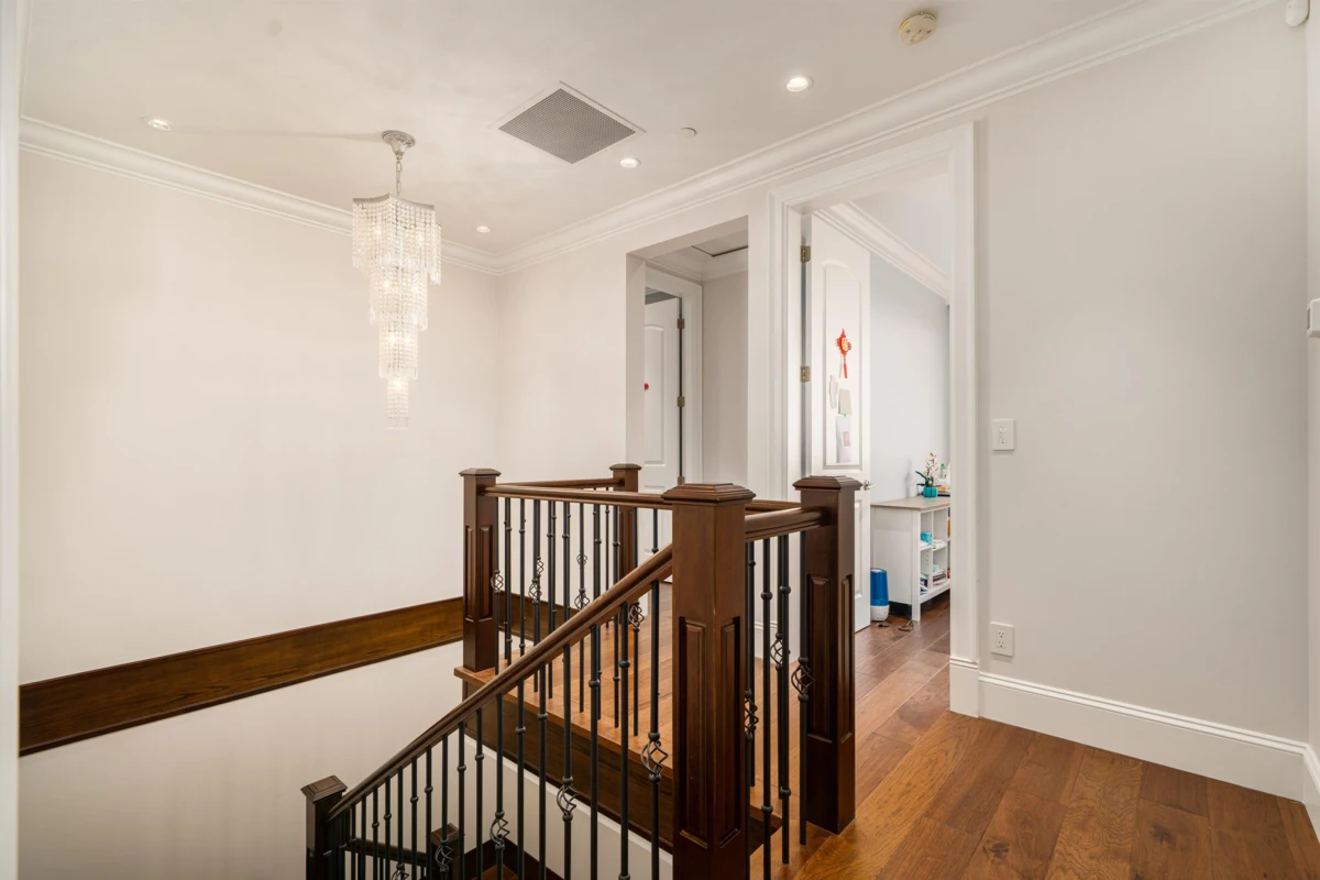 Powder Room Photo of 1410 Mathers Avenue, West Vancouver, BC