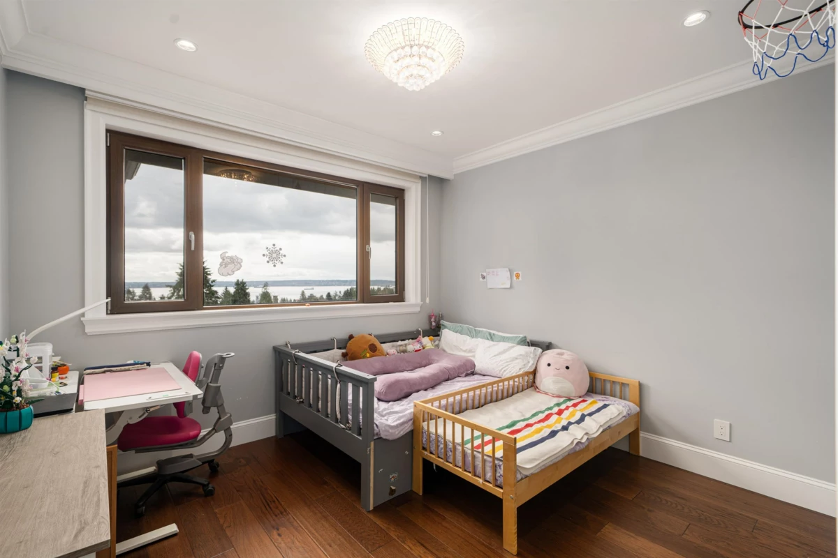 Staircase Photo of 1410 Mathers Avenue, West Vancouver, BC