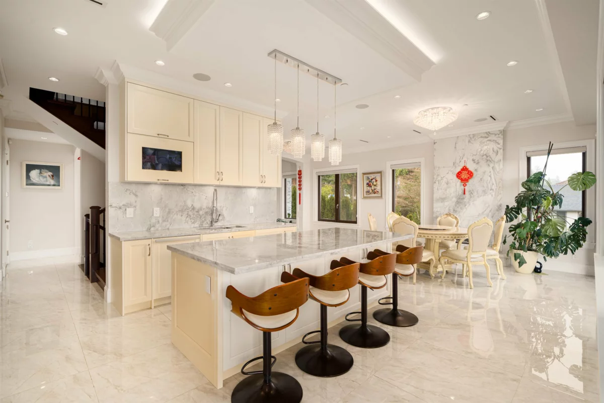 Walk-In Closet Photo of 1410 Mathers Avenue, West Vancouver, BC