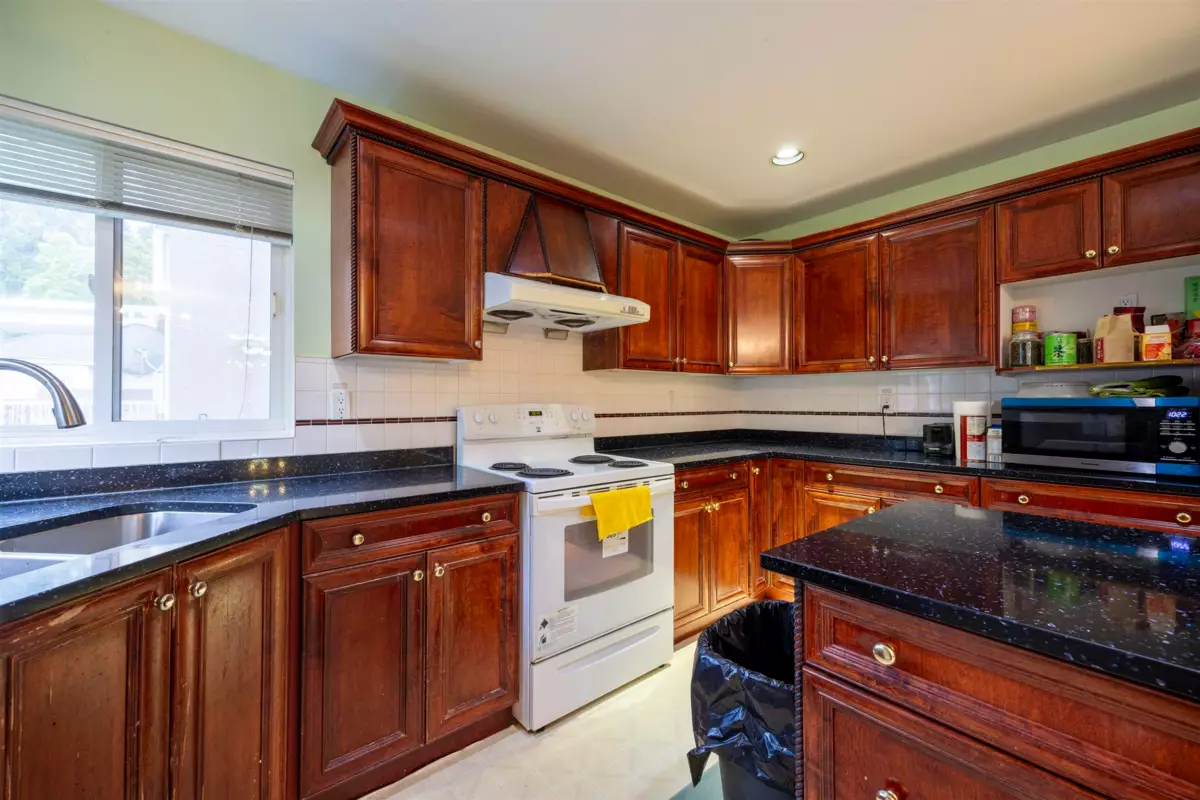 Guest Bathroom Photo of 11028 162a Street, Surrey, BC