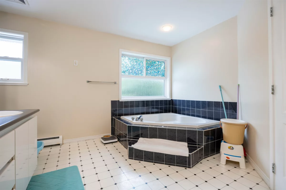 Swimming Pool Photo of 11028 162a Street, Surrey, BC