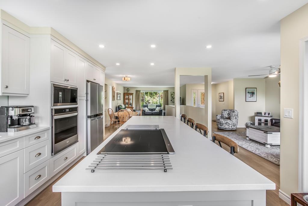 Guest Bathroom Photo of 31161 Silverhill Avenue, Mission, BC