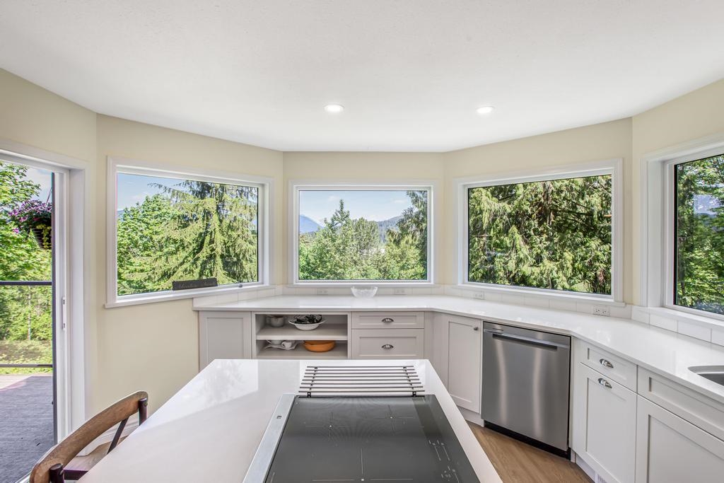 Powder Room Photo of 31161 Silverhill Avenue, Mission, BC