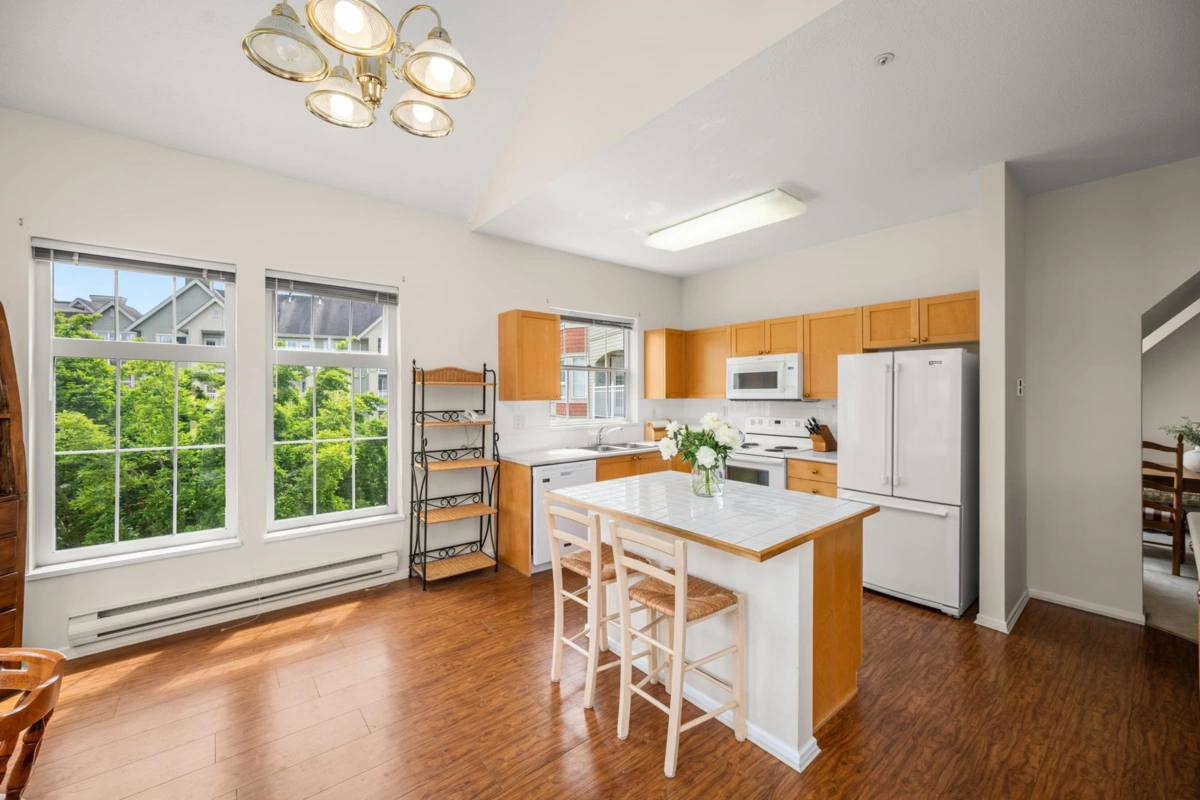 Breakfast Nook Photo of 301 5555 13a Avenue, Tsawwassen, BC