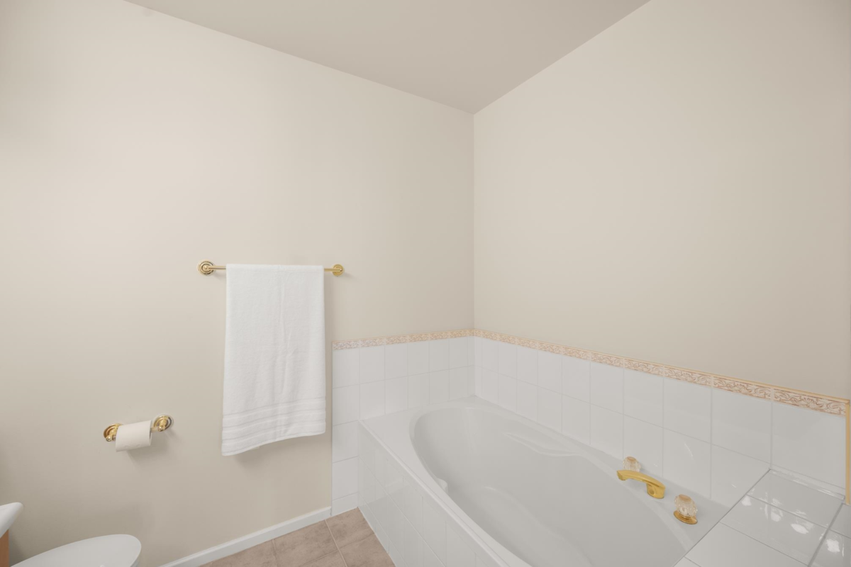 Hallway Photo of 301 5555 13a Avenue, Tsawwassen, BC