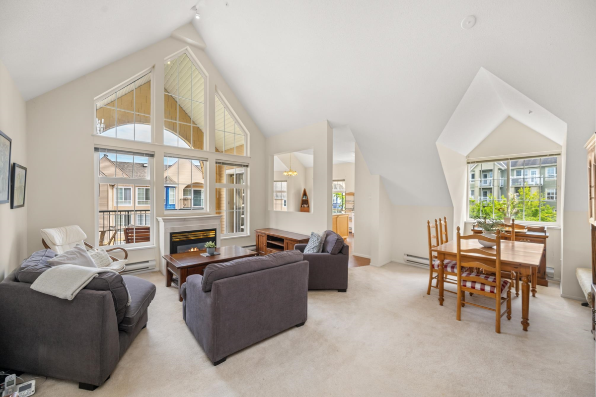 Living Room Photo of 301 5555 13a Avenue, Tsawwassen, BC