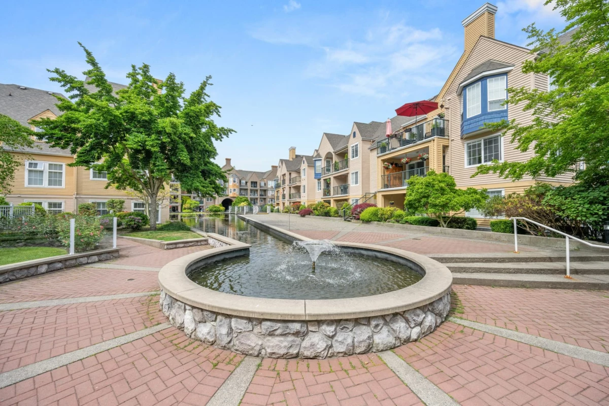 Swimming Pool Photo of 301 5555 13a Avenue, Tsawwassen, BC