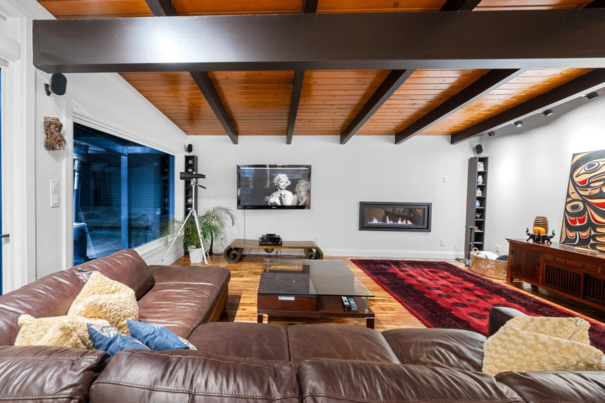 Kitchen Island Photo of 17351 Fedoruk Road, Richmond, BC