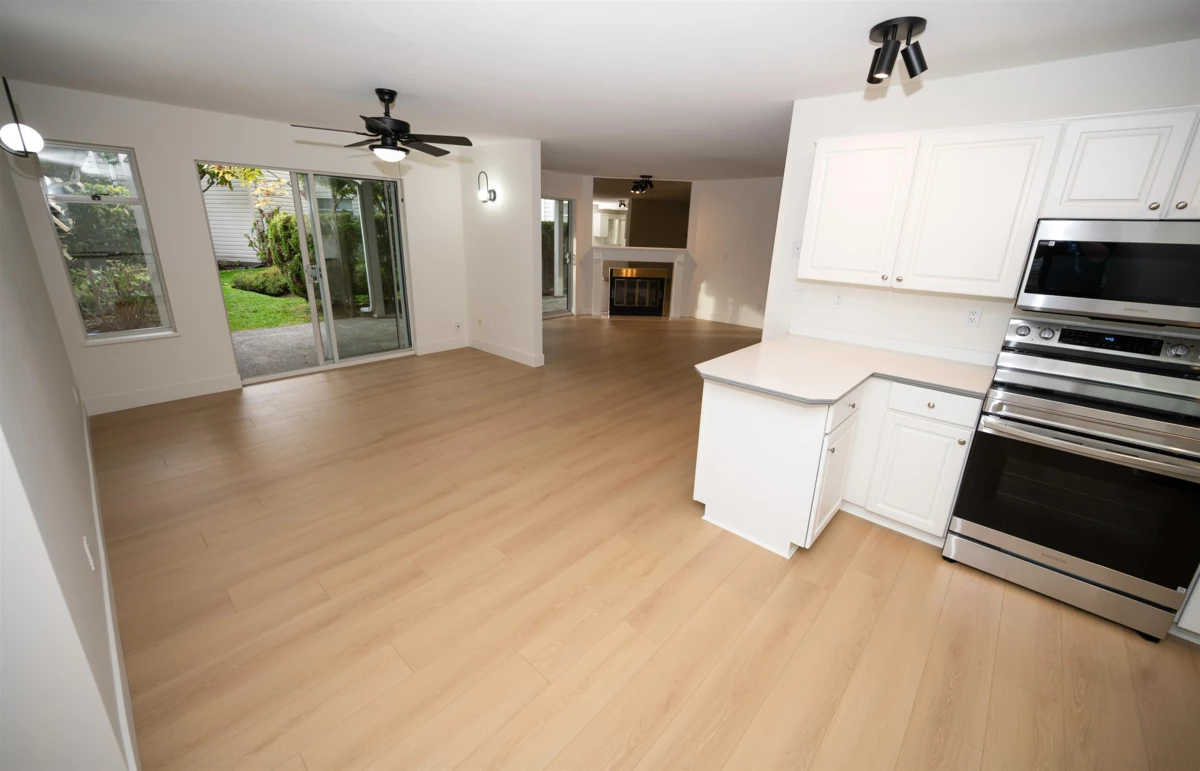 Breakfast Nook Photo of 117 10584 153 Street, Surrey, BC