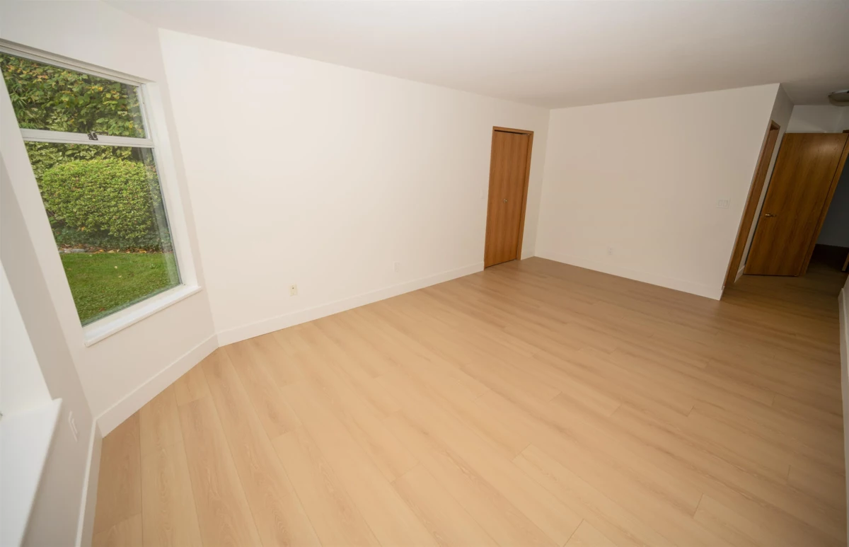 Entry Foyer Photo of 117 10584 153 Street, Surrey, BC