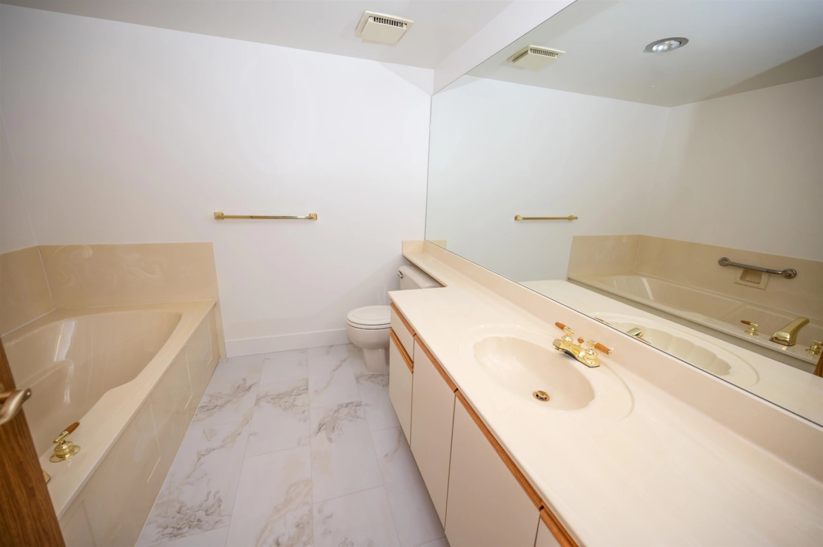 Front Yard Photo of 117 10584 153 Street, Surrey, BC