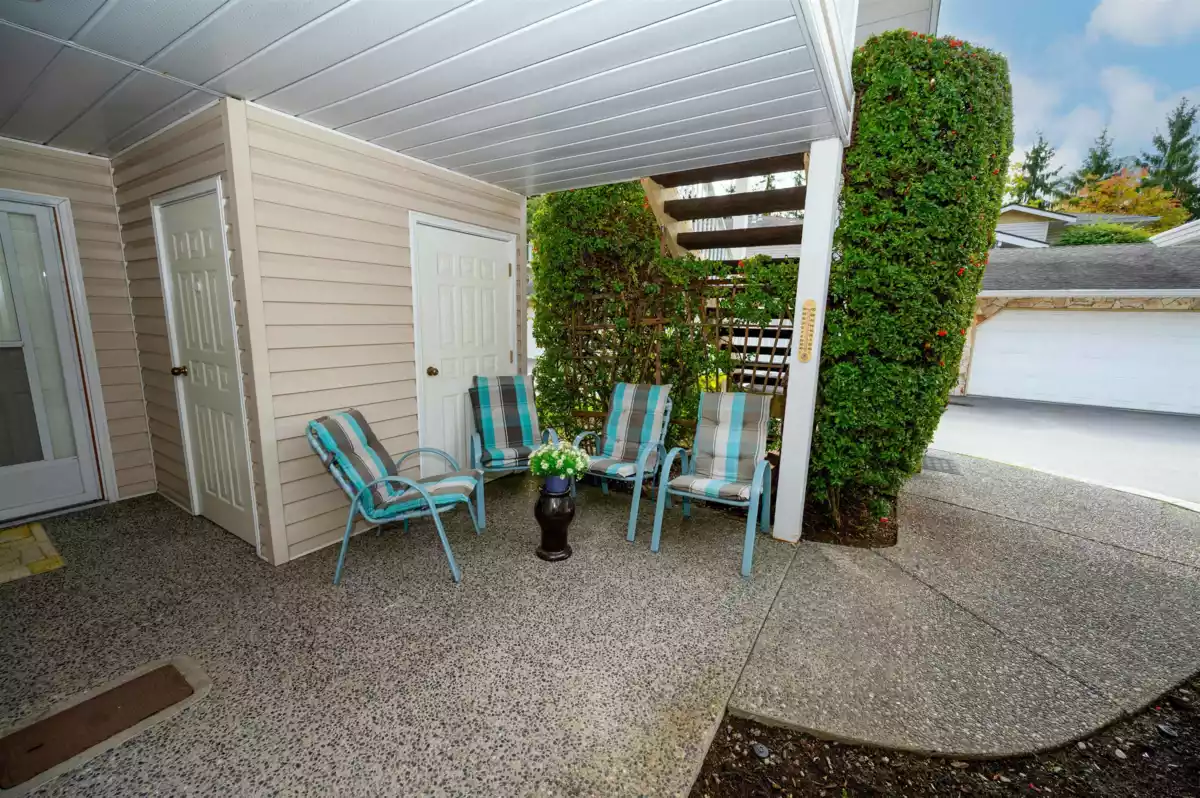 Living Room Photo of 117 10584 153 Street, Surrey, BC