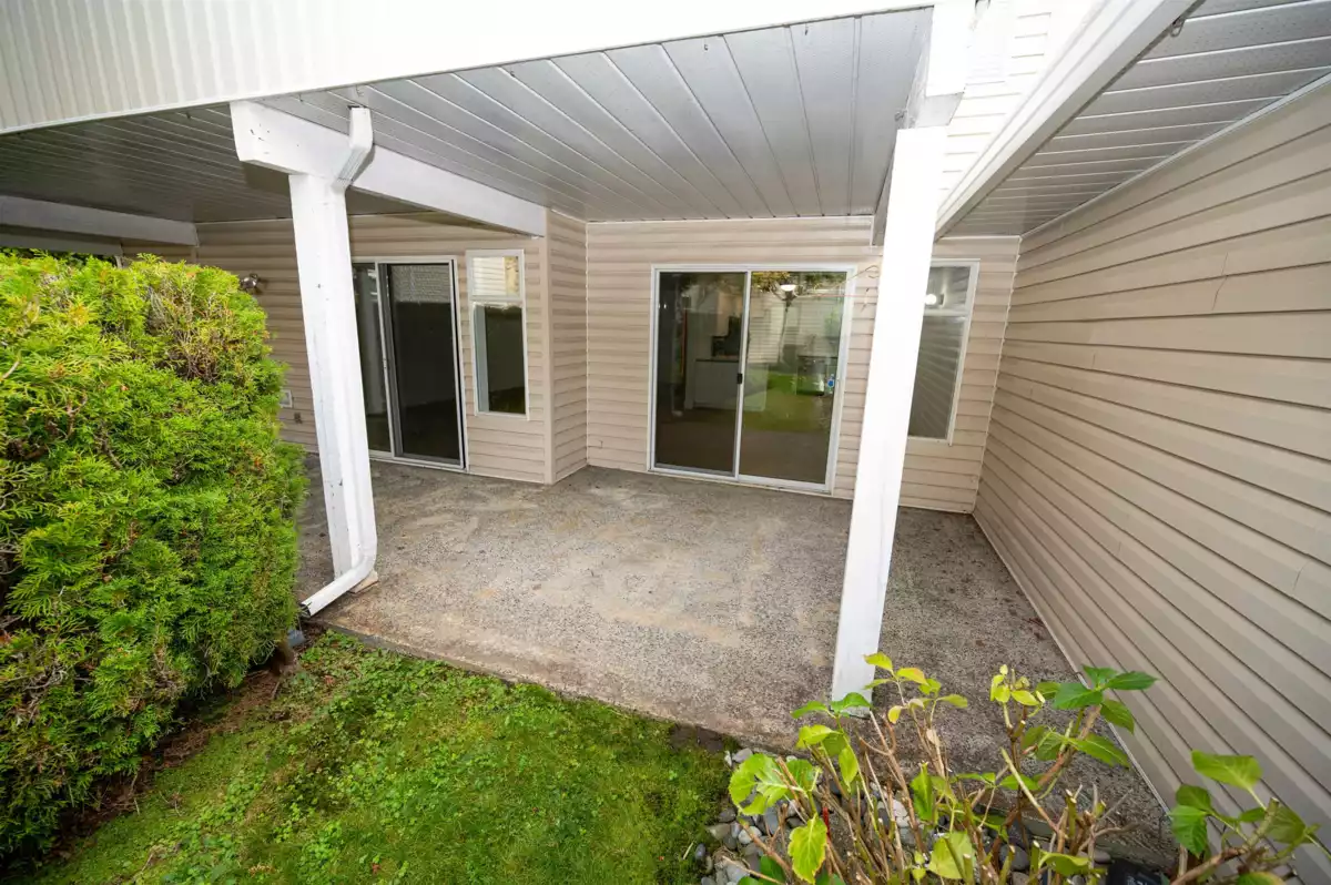 Primary Bathroom Photo of 117 10584 153 Street, Surrey, BC