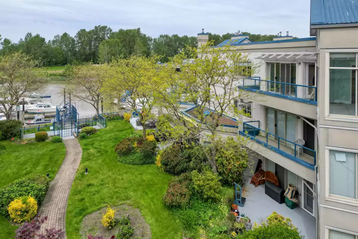 Kitchen Island Photo of 304 4753 W River Road, Ladner, BC