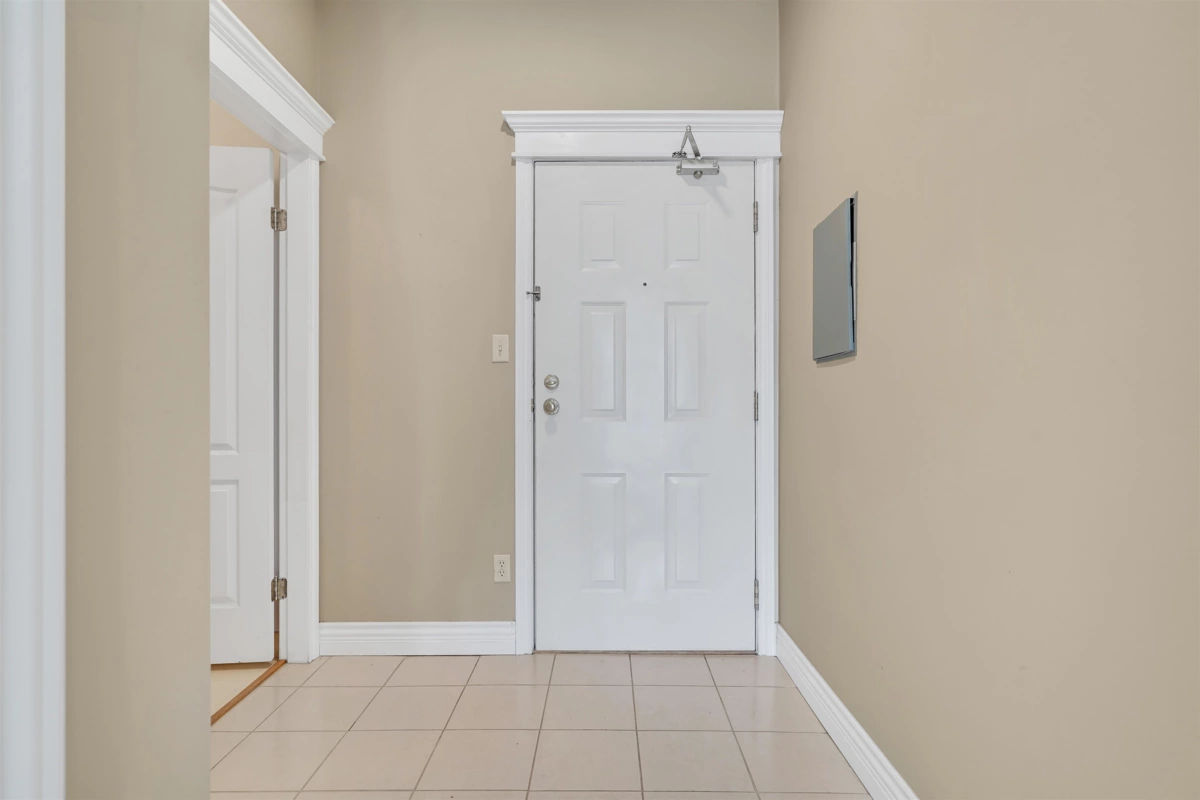 Primary Bathroom Photo of 304 4753 W River Road, Ladner, BC