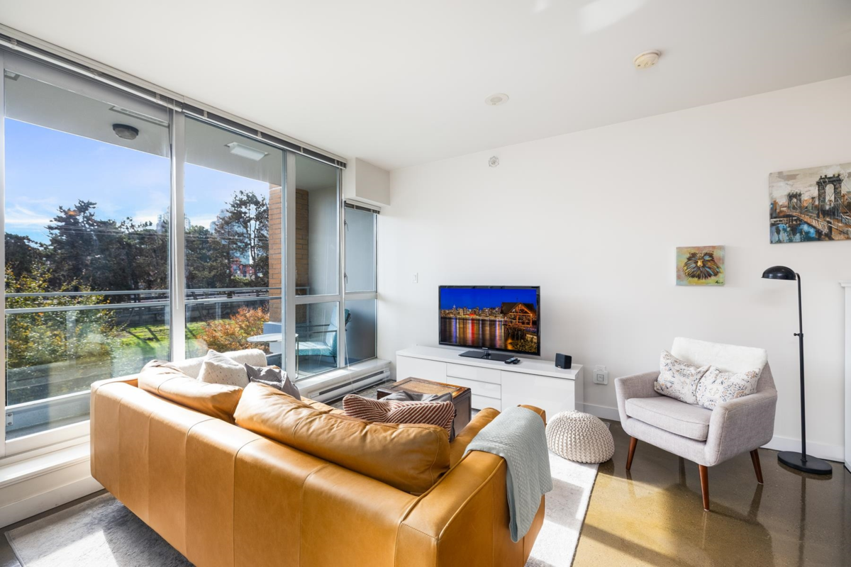 Family Room Photo of 318 221 Union Street, Vancouver, BC