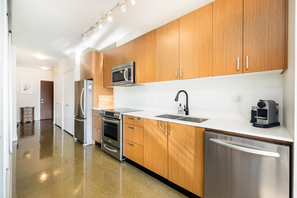 Kitchen Island Photo of 318 221 Union Street, Vancouver, BC