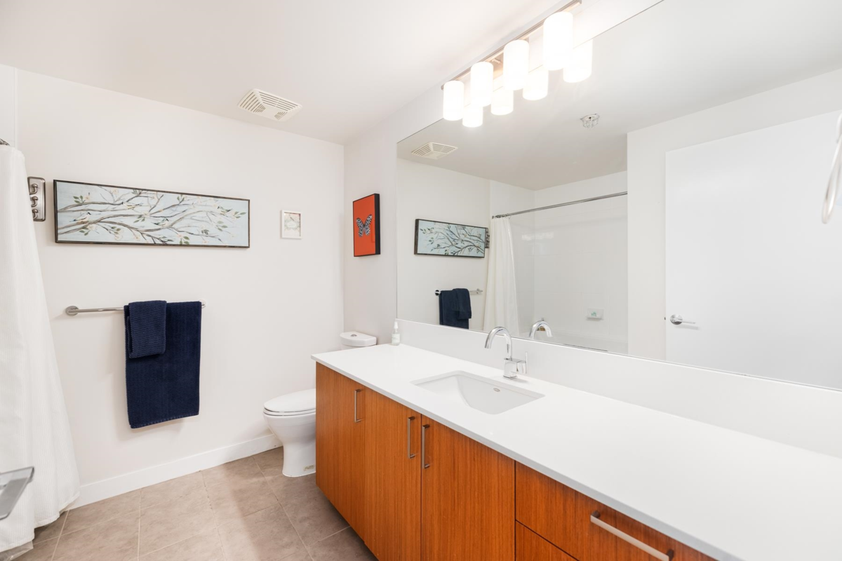 Walk-In Closet Photo of 318 221 Union Street, Vancouver, BC