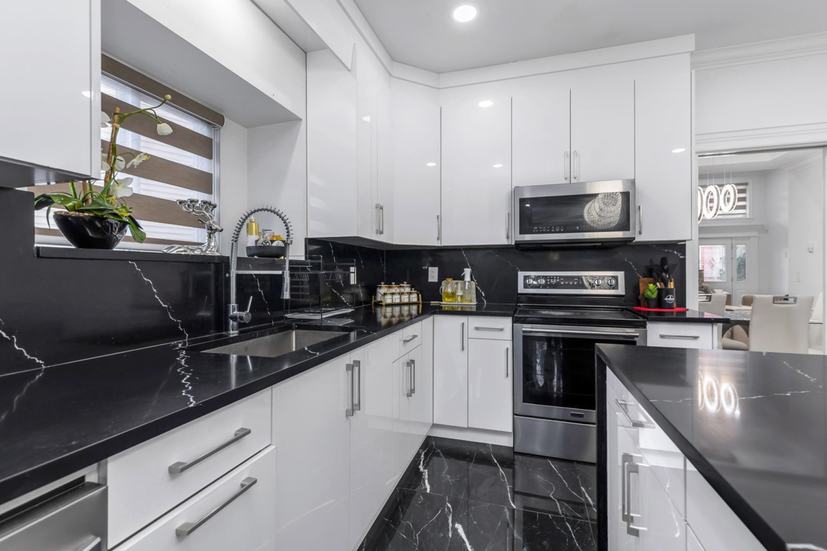 Kitchen Island Photo of 8463 Bailey Place, Mission, BC