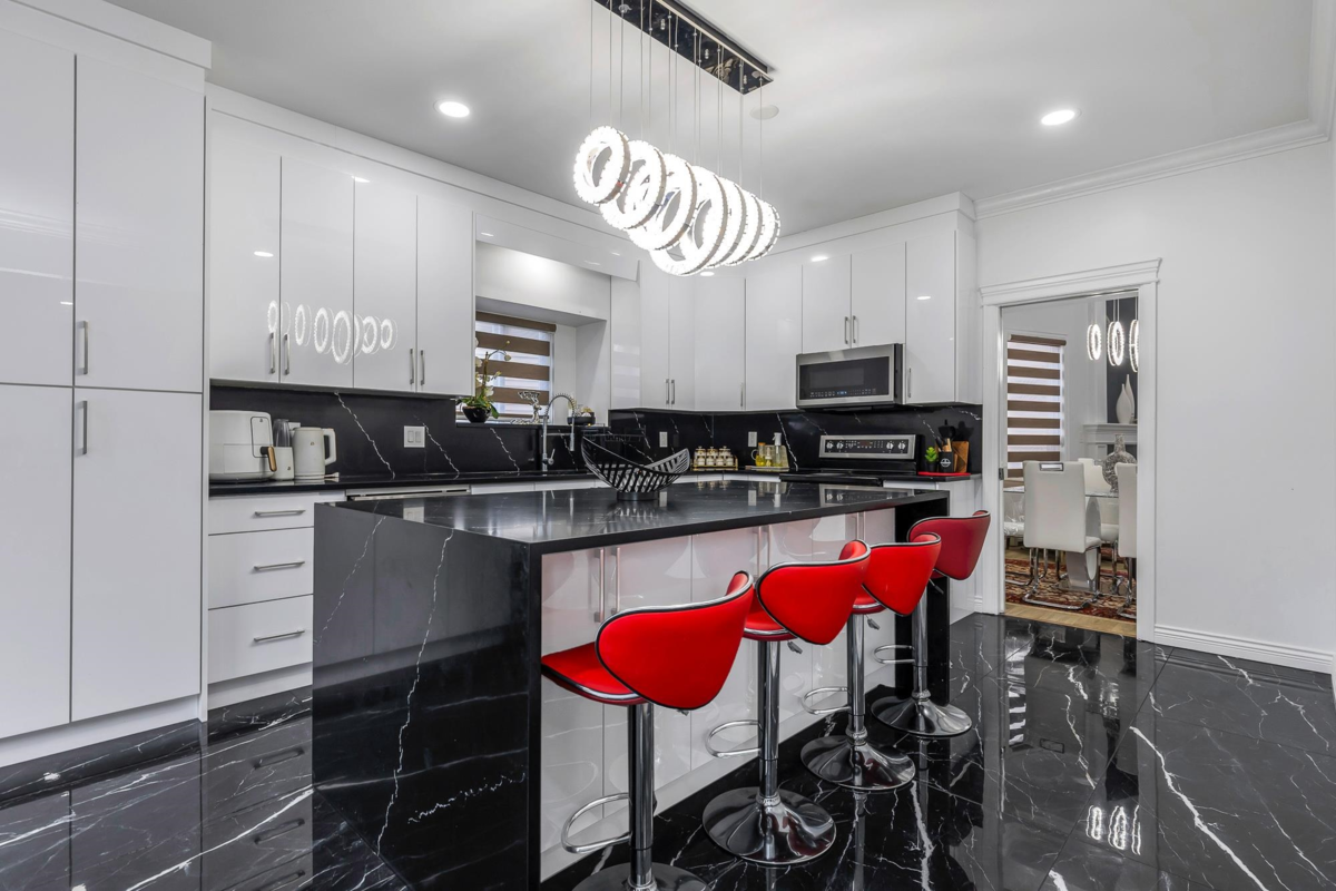 Living Room Photo of 8463 Bailey Place, Mission, BC