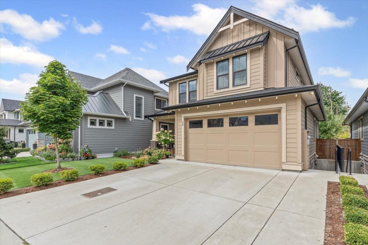 Living Room Photo of 59 46211 Promontory Road, Chilliwack, BC