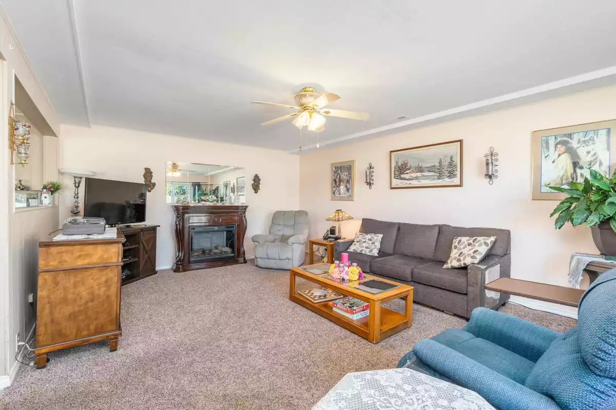 Kitchen Island Photo of 6282 175b Street, Surrey, BC