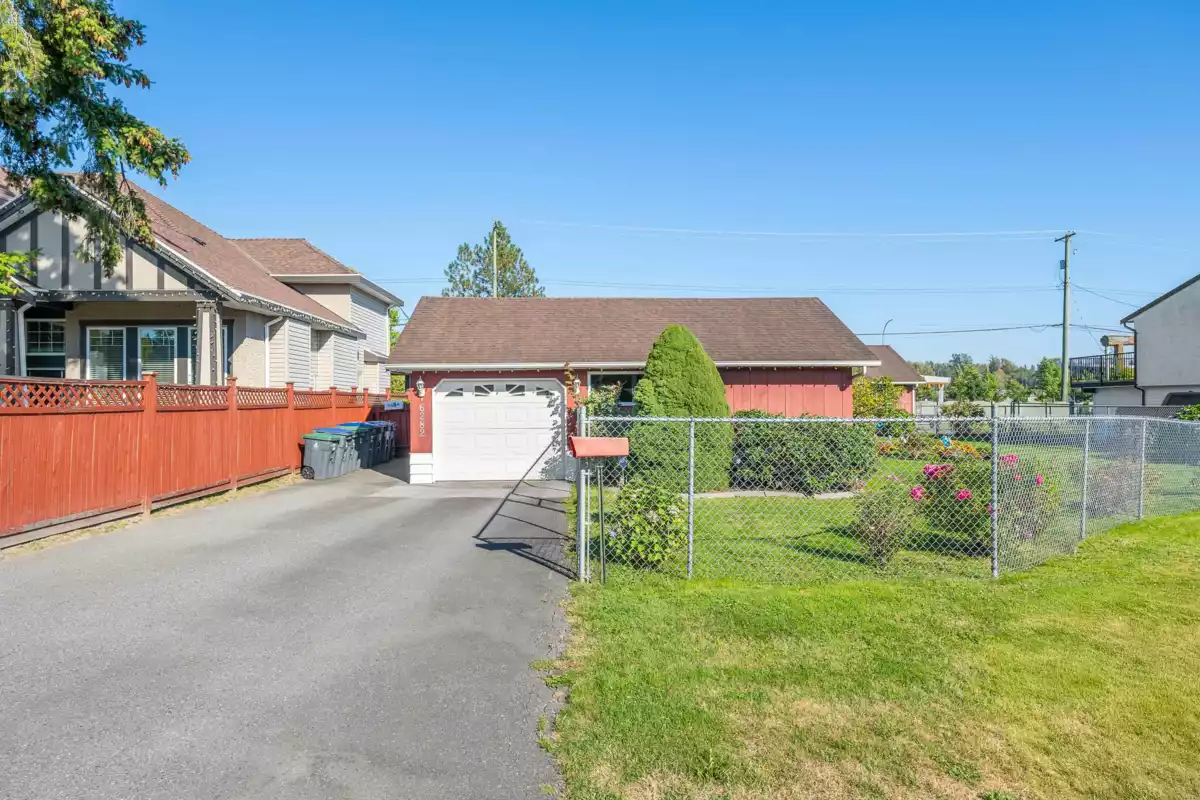 Living Room Photo of 6282 175b Street, Surrey, BC