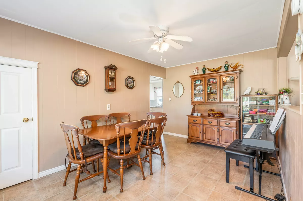 Walk-In Closet Photo of 6282 175b Street, Surrey, BC