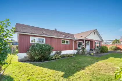Front Yard Photo of 6282 175b Street, Surrey, BC