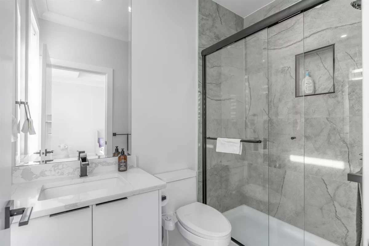 Entry Foyer Photo of 7750 154a Street, Surrey, BC