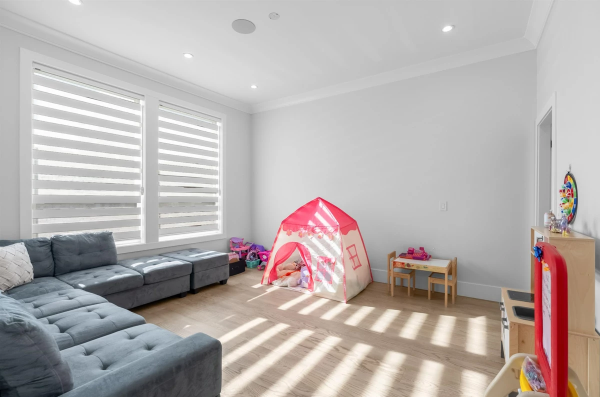 Guest Bathroom Photo of 7750 154a Street, Surrey, BC