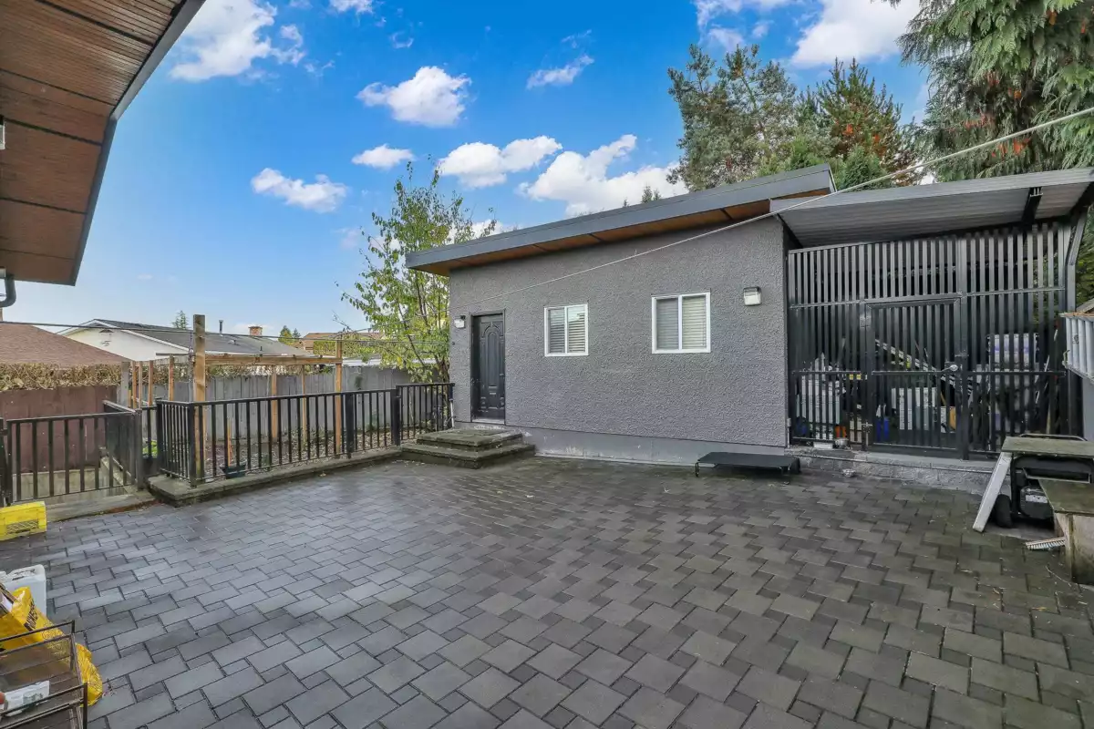 Kitchen Island Photo of 8225 NW Burnfield Crescent, Burnaby, BC