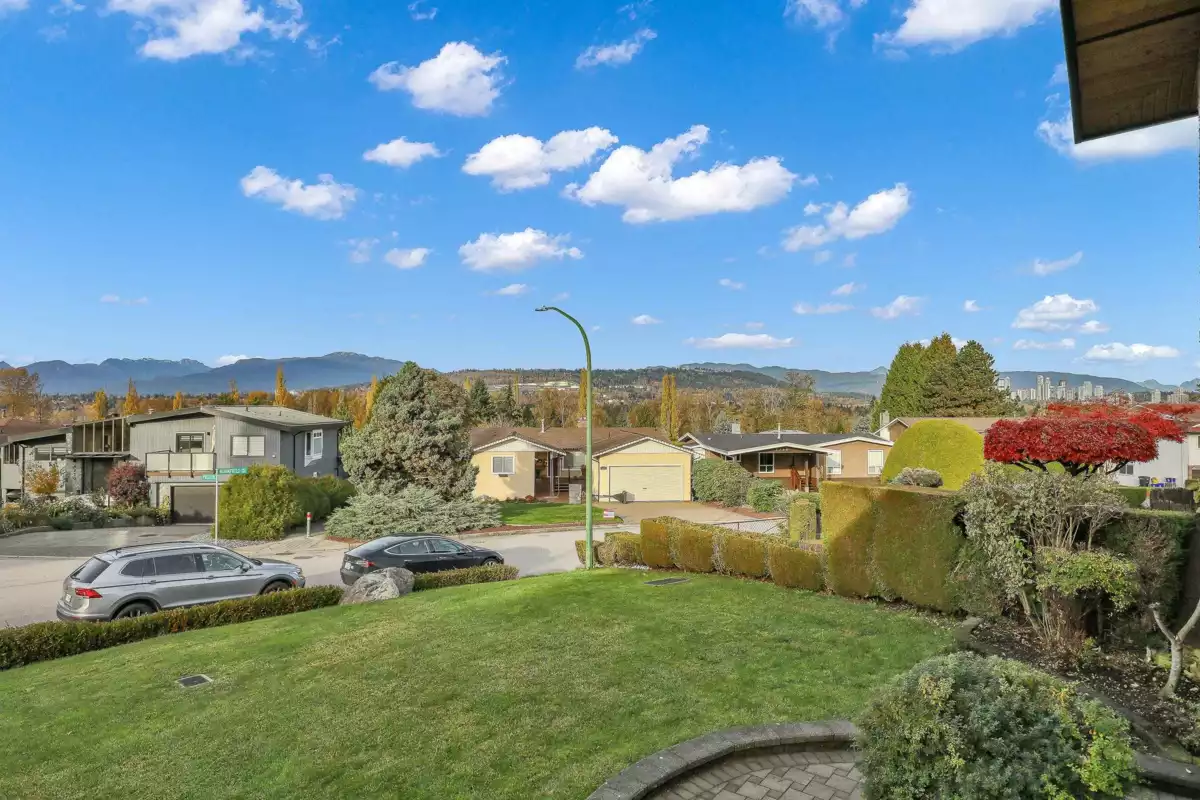 Kitchen Photo of 8225 NW Burnfield Crescent, Burnaby, BC