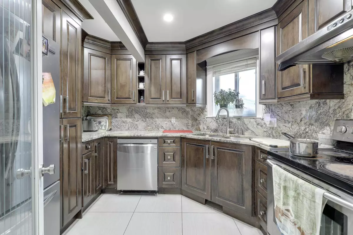 Mudroom Photo of 8225 NW Burnfield Crescent, Burnaby, BC