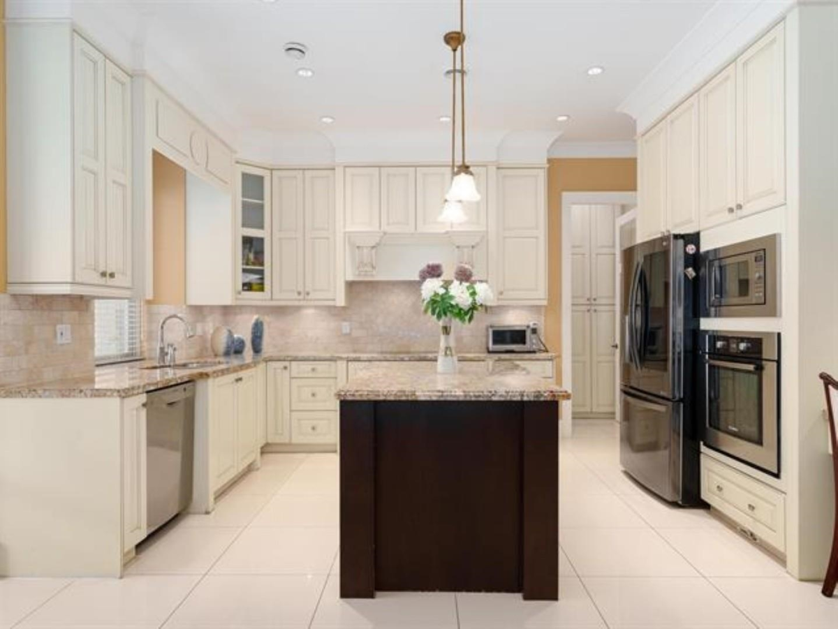 Kitchen Island Photo of 7591 Lombard Road, Richmond, BC