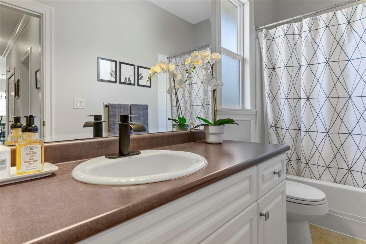 Basement Recreation Room Photo of 35522 Angus Crescent, Abbotsford, BC