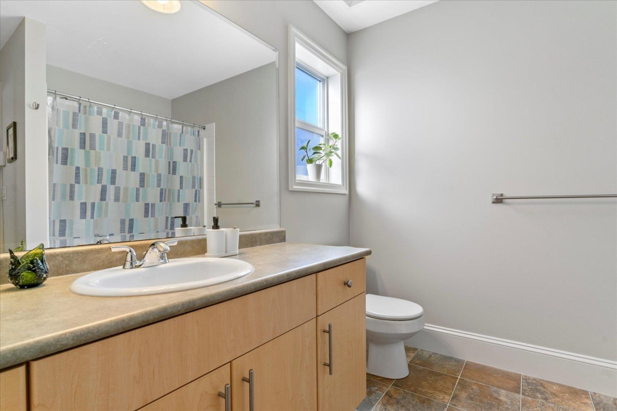 Entry Foyer Photo of 35522 Angus Crescent, Abbotsford, BC